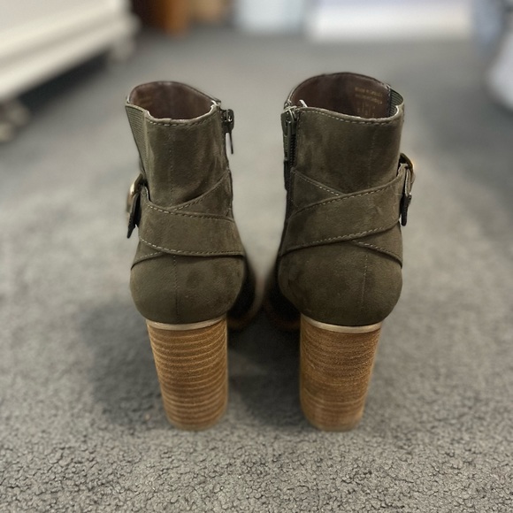 ALDO greenish brown suede booties size 6. Only worn twice - Picture 5 of 7